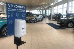 Innos automatisk dispenser til hånddesinfektion hos Volkwagen Vejen